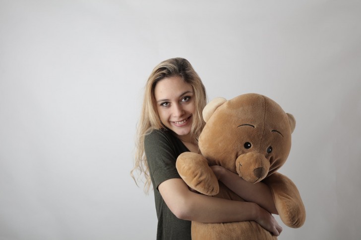 Outre le fait qu'ils dorment toujours avec une peluche, qu'ont révélé les participants ?