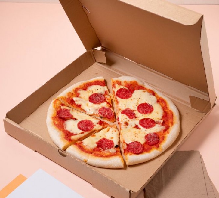 Waarom zit een ronde pizza in een vierkante doos?