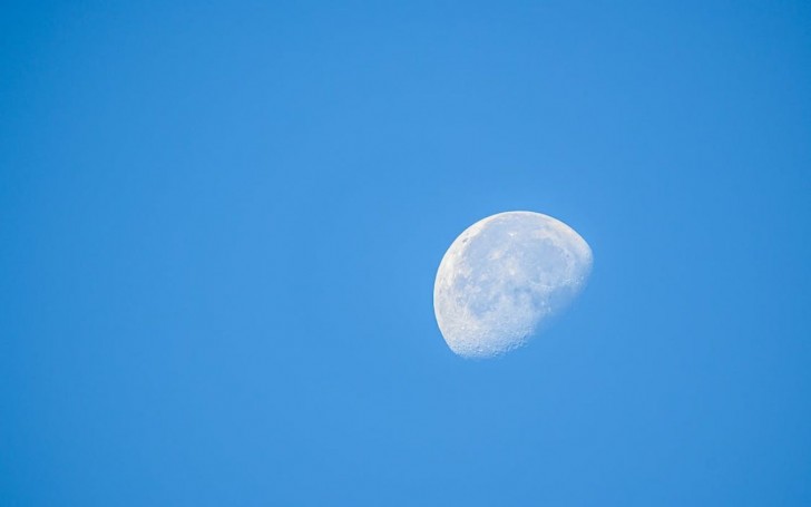 Hoe te begrijpen of de maan afstand neemt: de Milankovitch cycli