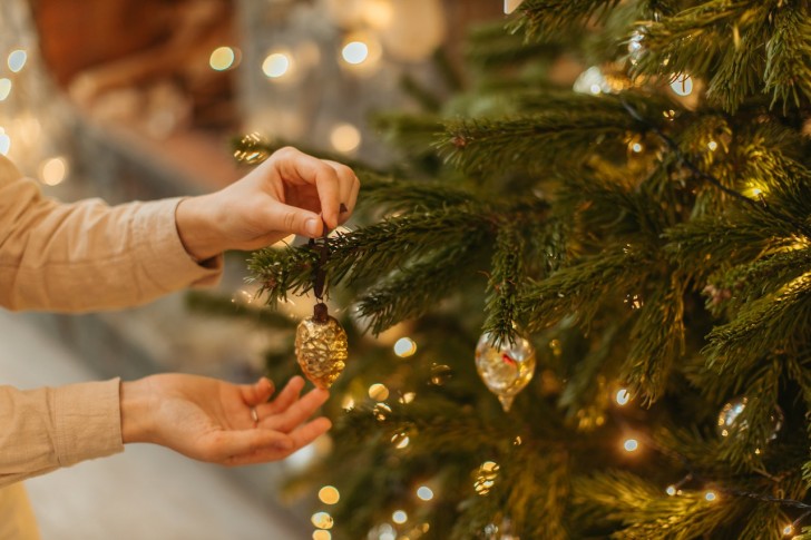 Ecco perché decorare l'albero molto prima del Natale fa bene