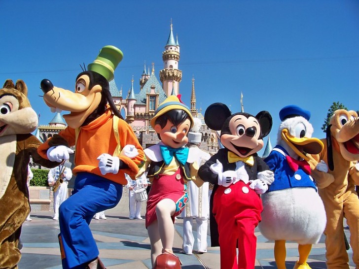 Eerste bezoeker Disneyland krijgt een levenslang kaartje: het verhaal van Dave MacPherson