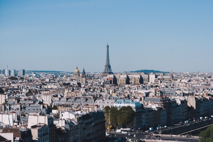 Paris, den berömda franska huvudstaden som har mycket att erbjuda