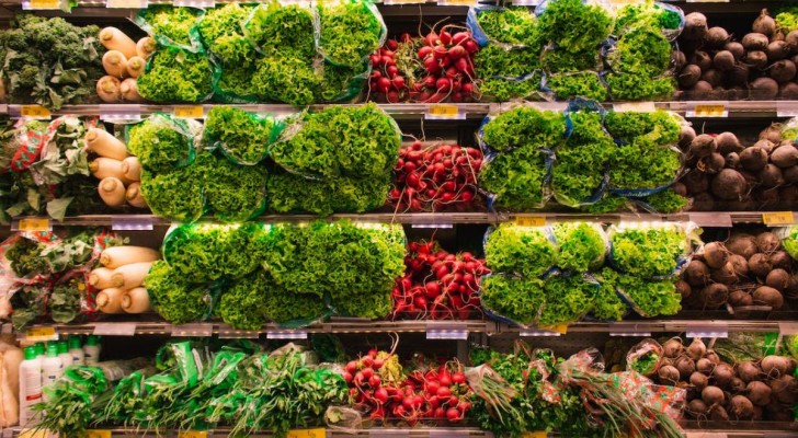 Perché frutta e verdura sono sempre all’inizio del supermercato?