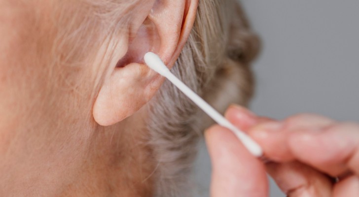 Rengöra öronen: så här kan du göra utan att använda en bomullspinne