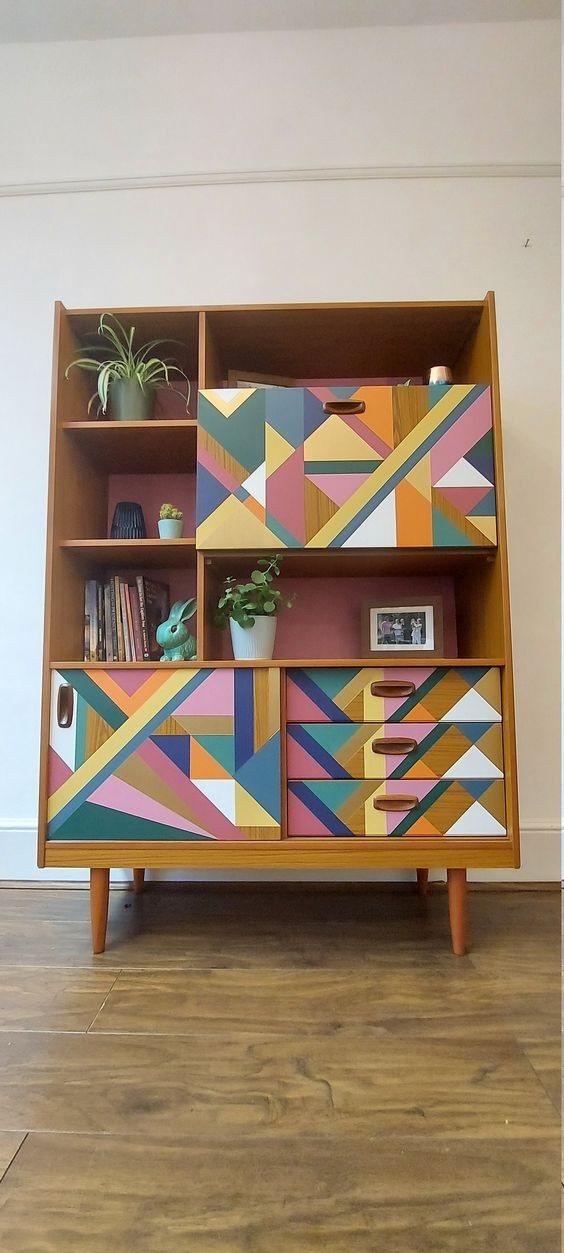 Color block e forme geometriche: i mobili diventano super accattivanti