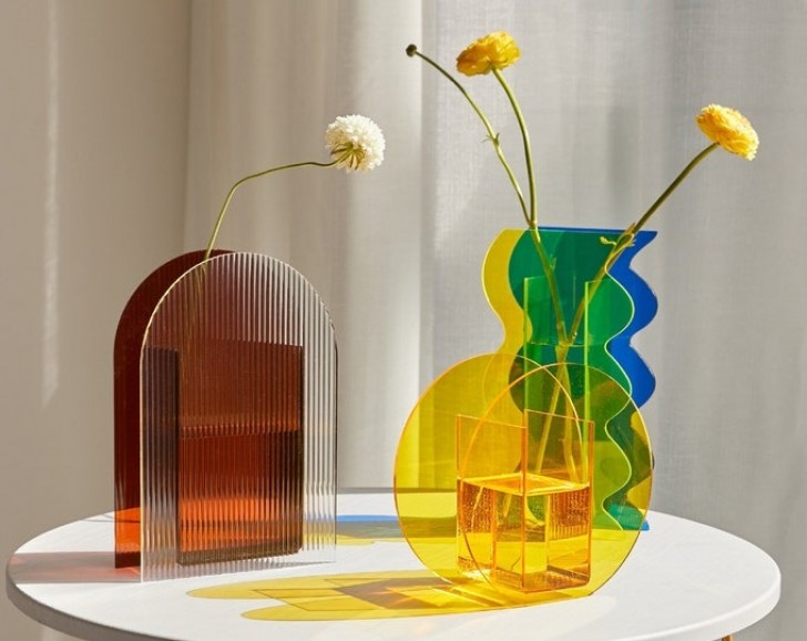 Vases en acrylique et papier mâché
