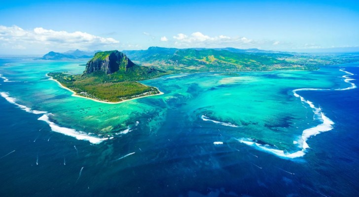 Ein Unterwasser-Wasserfall auf Mauritius