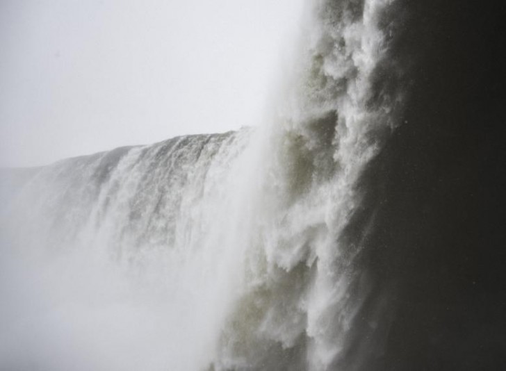Ein riesiger Wasserfall, aber für unsere Augen unsichtbar