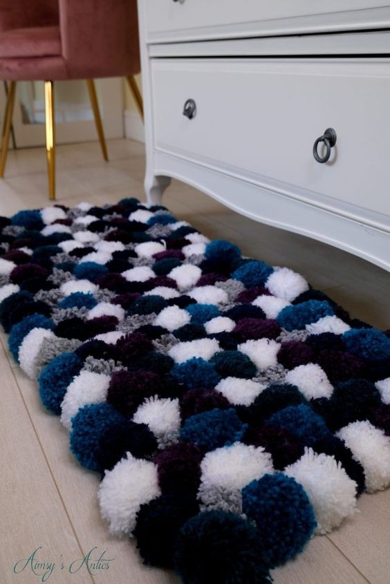 Soffici tappeti di pompon colorati