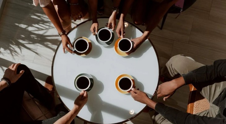 Waarom we kiezen voor koffie en bier: de studie van de Northwestern University