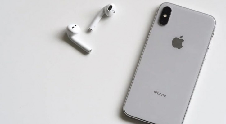 Tante ragioni dietro la “i” di iPhone, o forse nessuna