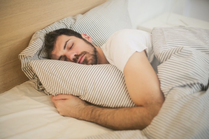 Rester assis pendant de longues heures est mauvais pour le cœur : que faire ?