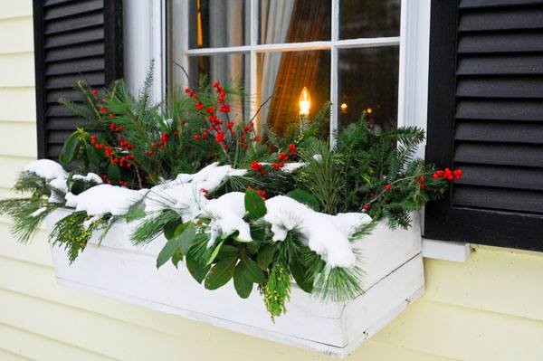 12. Plantenbak voor het raam in groen, wit en rood