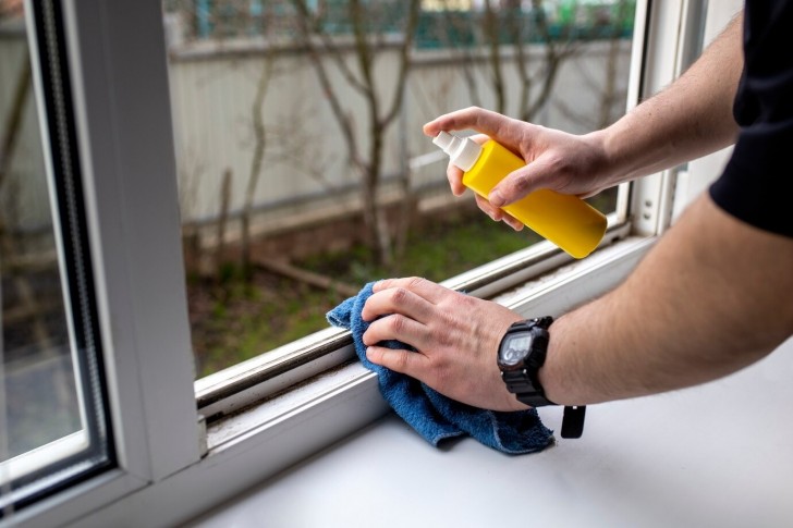Comment éliminer la moisissure noire des fenêtres
