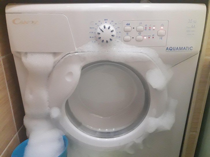 Quali rischi derivano dall'uso di detergenti errati per la lavatrice