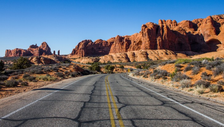 Google Maps föreslår en genväg för en grupp ungdomar som återvänder hem från Las Vegas