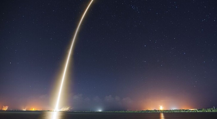 Människans lopp mot rymden går genom Elon Musk och... och Jeff Bezos