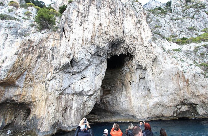 Obsidienne récupérée dans la mer italienne, l'origine de cette pierre
