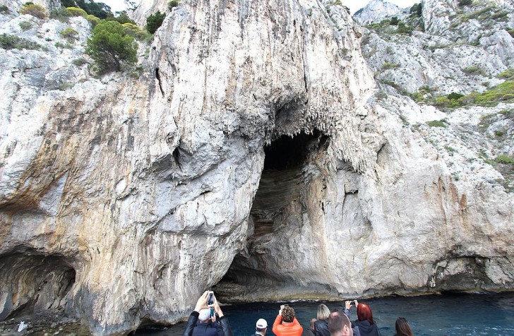 Obsidiaan gehaald uit de Italiaanse zee, de oorsprong van deze steen