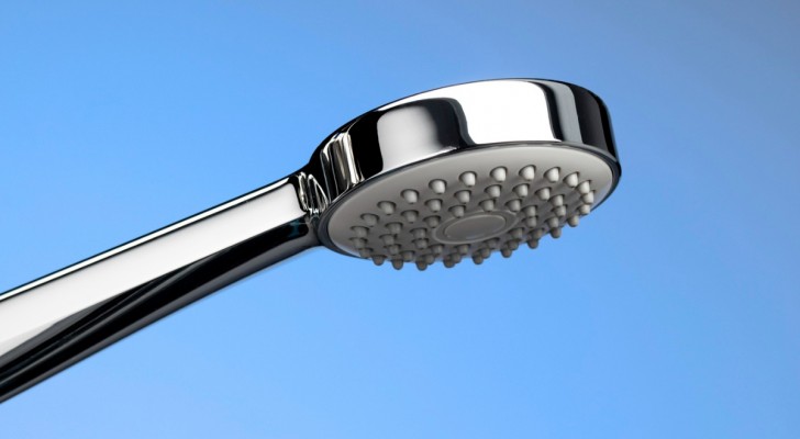 Waschsoda zur Reinigung des Duschkopfes