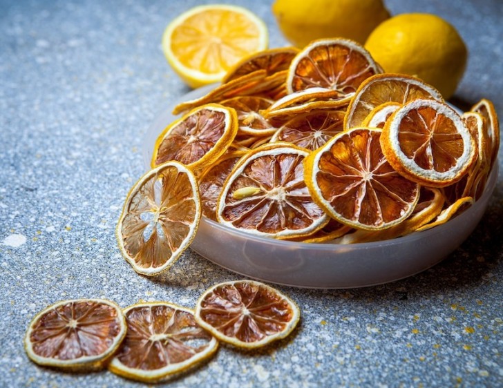 Sinaasappelschijfjes drogen in de oven