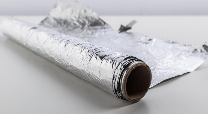Aluminiumfolie har en blank del på grund av tillverkningsprocessen