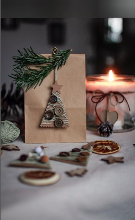 14. Decoro per albero o per regali?