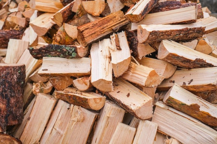 Cosa fare per far asciugare la legna più velocemente