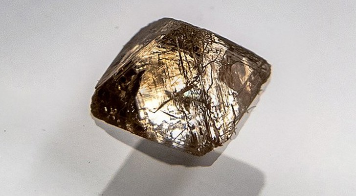 Waarom zijn diamanten het hardste natuurlijke materiaal ter wereld?