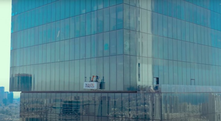 Le tournant dans l'industrie des robots laveurs de vitres : Ozmo de Skyline Robotics