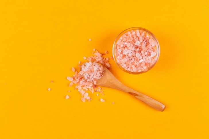 Usare il sale e l'arancia per profumare la casa