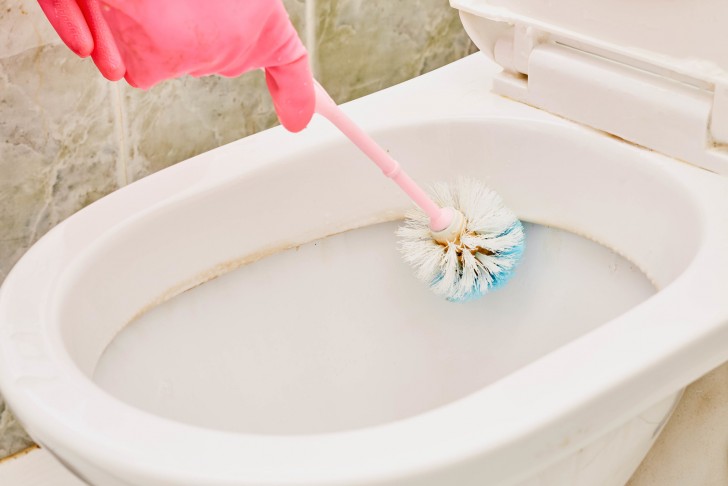 De juiste werkwijze voor het schoonmaken van het toilet