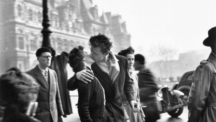 Historien om "Kyssen vid stadshuset" av Robert Doisneau