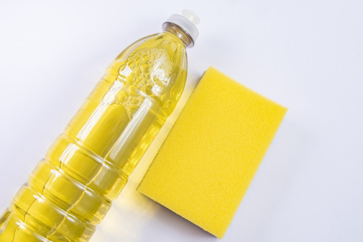 Vinegar for home cleaning chores