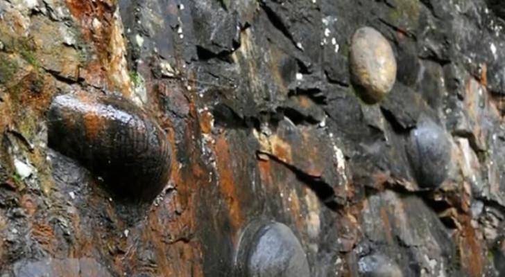 I Kina finns det en klippa som lägger stenägg