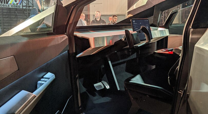 Avec le pick-up Cybertruck de Tesla, il est possible d'aller n'importe où