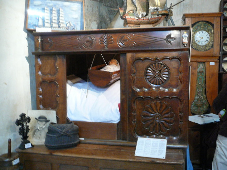 Quando vennero abbandonati i letti nell'armadio del Medioevo?