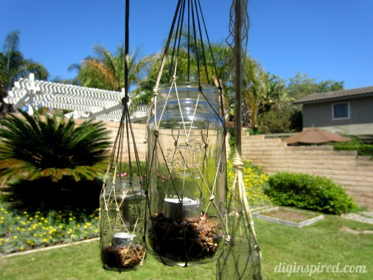 10. Des lanternes rustiques dans le jardin