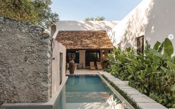1 - Swimming pool with veranda