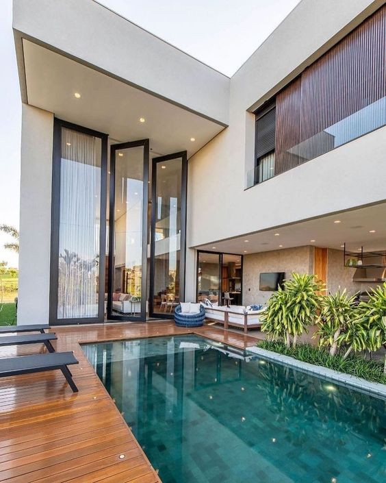 2 - Living room overlooking the swimming pool