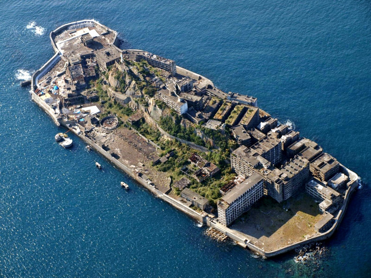 Hashima, la più famosa isola abbandonata del Giappone