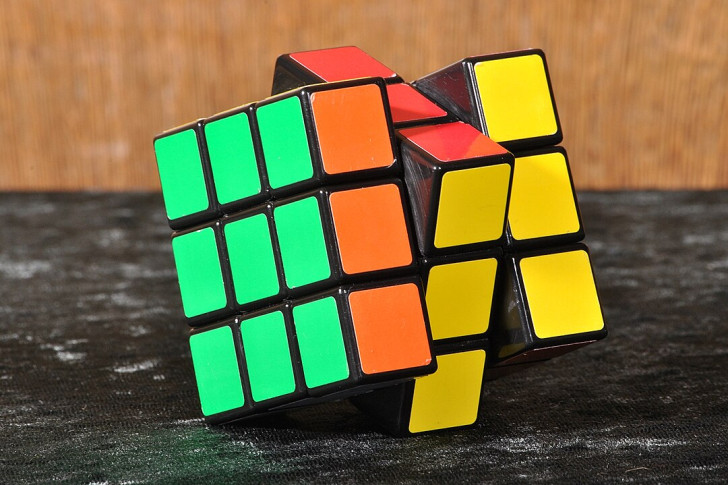 Die Geschichte des Rubik's Cube, des zeitlosen Puzzles