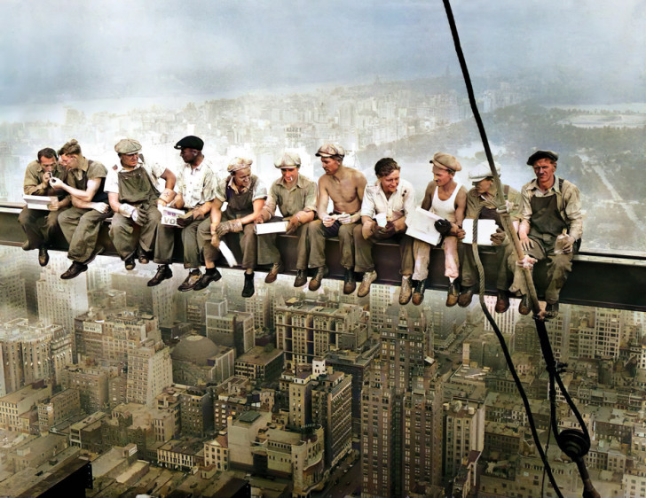 Tableau Toile HD « Déjeuner Au Sommet D’un Gratte-ciel » 70x100 Cm – Art Mural Vintage Rétro – Pour Salon Ou Chambre