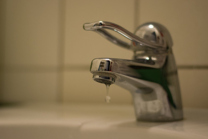4. Riparate eventuali perdite dai rubinetti