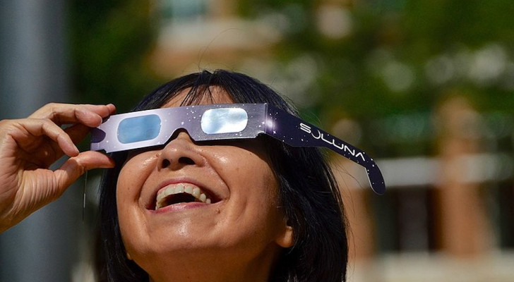 Comment protéger vos yeux lors d'une éclipse solaire totale et pourquoi ?