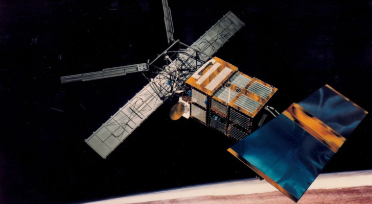 Satellit i okontrollerad nedstigning : finns det risk för faror på Jorden?