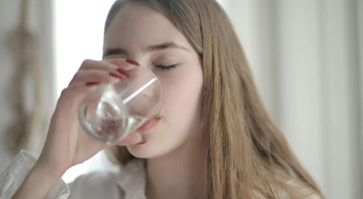 Kun je het water drinken dat de hele nacht is blijven staan?