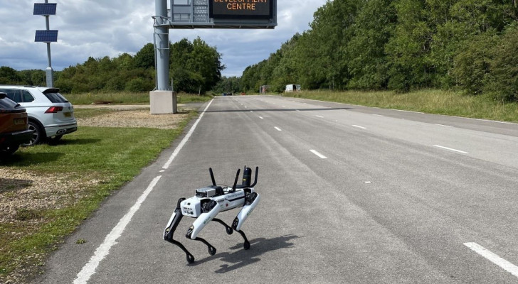 Roboten Spot på vägarna i Storbritannien
