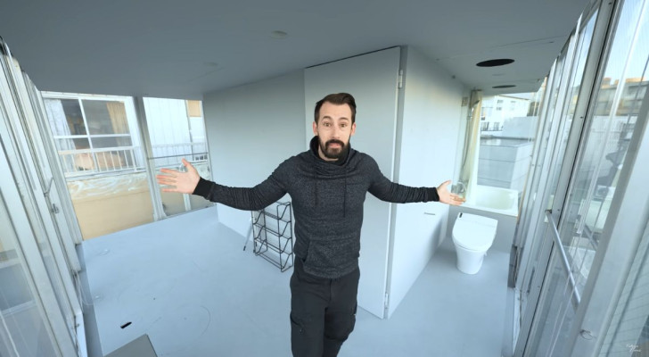 In un video virale l’appartamento più strano di Tokyo: un unico corridoio senza privacy