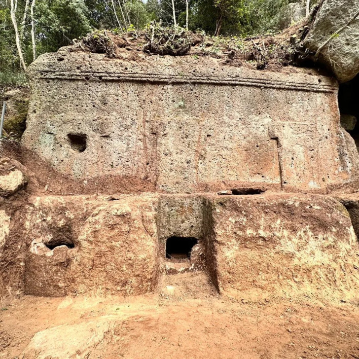 Het oude Etruskische graf van San Giuliano zal voor het publiek te zien zijn